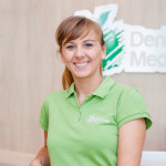 mgr Fizjoterapii i technik elektroradiolog M. Kuligowska w klinice Dental Medicenter